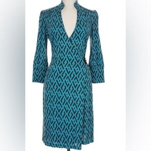 Diane von Furstenberg silk wrap Tessa dress size 8 EUC chevron print